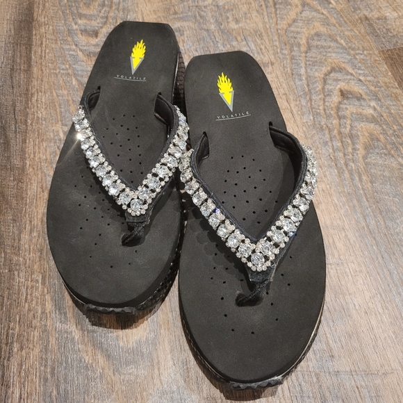 Volatile flip flops sz 8
